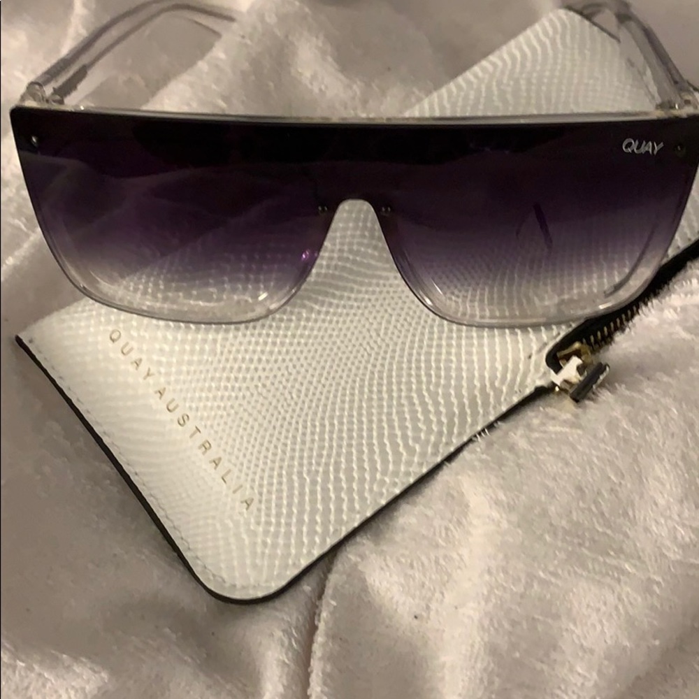 ✌🏽SOLD❤️❤️❤️❤️❤️Womens Sunglasses by Quay